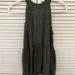 • old navy olive green sleeveless tank with crochet detail | m •